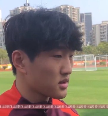 孫康博：與沙特國(guó)青差距不大有的一踢，放平心態(tài)不要想太多