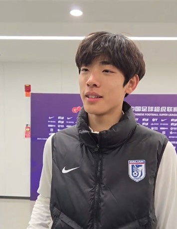國青歸來上演中超首秀，朱鵬宇：感覺很好，場上大哥們很支持我