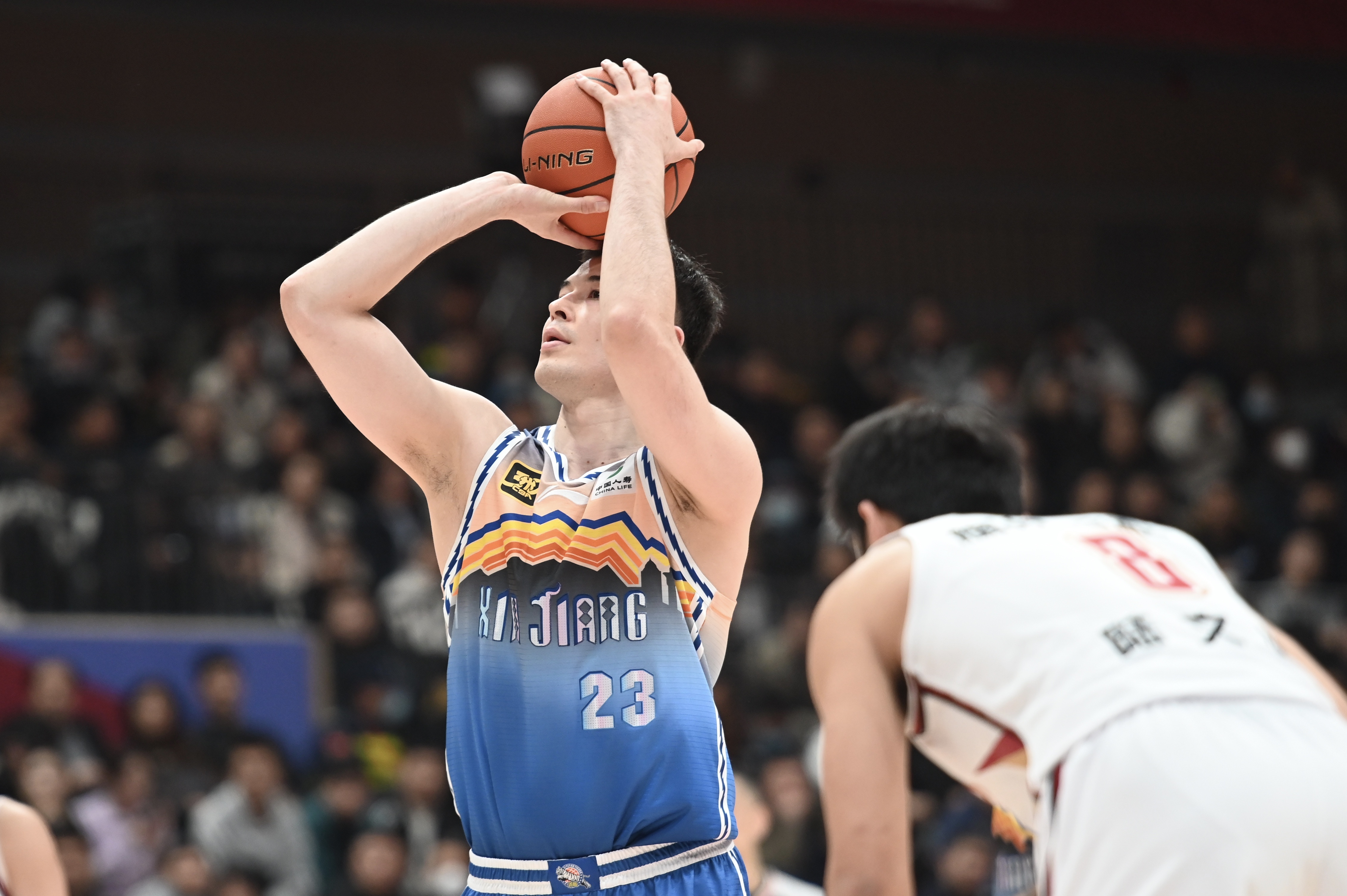 高效表現(xiàn)！阿不都沙拉木10中7拿下17分9板 其中4個前場板